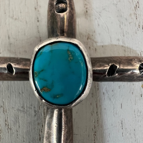 Native American Sand-cast Statement Turquoise Sterling Silver Cross Pendant - Picture 5 of 6